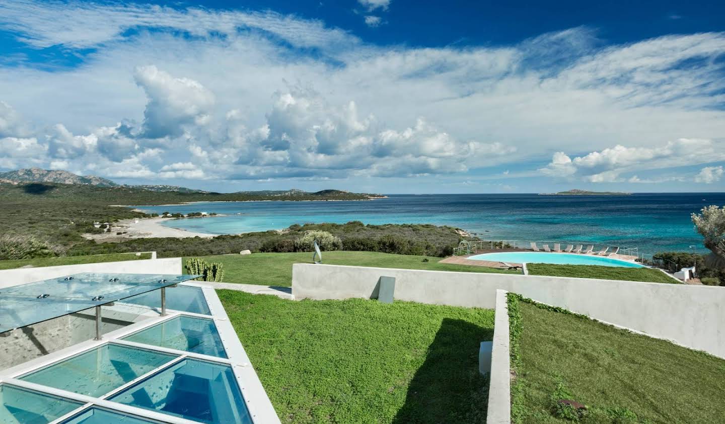 Villa avec piscine et terrasse Olbia