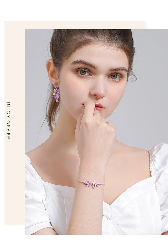 Paarse Myosotis Sylvatica armband met kleine bloemetjes, een charmant bloemenaccessoire voor een vleugje elegantie.