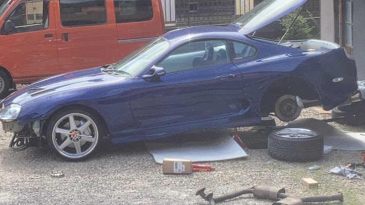 スープラのJZA80・車高調整・DIY・スープラ・マフラー交換に関するカスタム事例の投稿画像4枚目