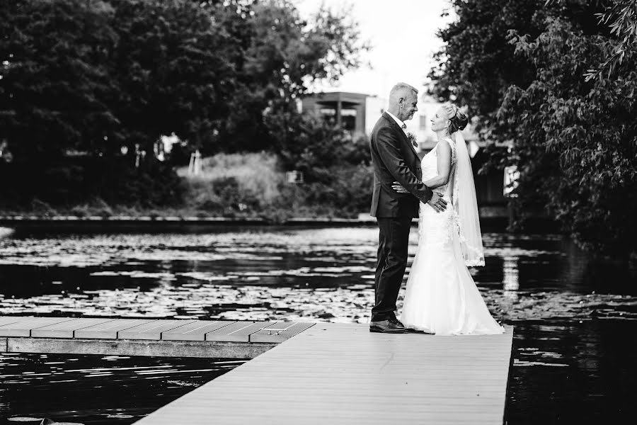 Wedding photographer Stan Vlahovsky (bellevueweddings). Photo of 17 September 2019