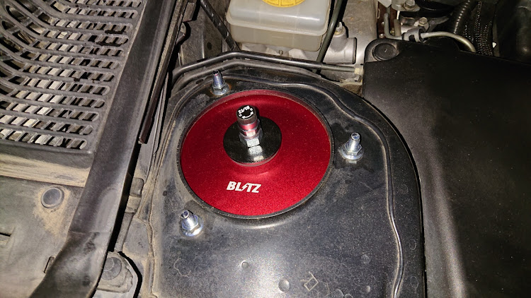 レガシィB4の車高調整・Blitz車高調に関するカスタム事例の投稿画像1枚目
