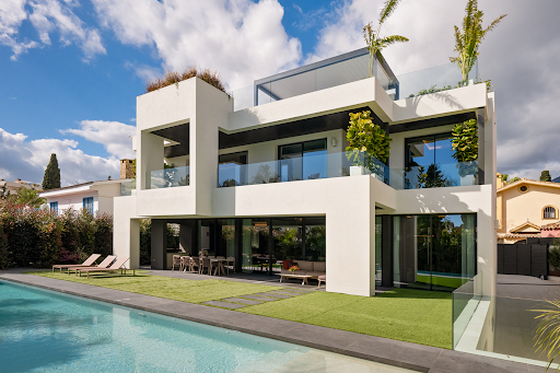 Seaside house with pool and garden 1