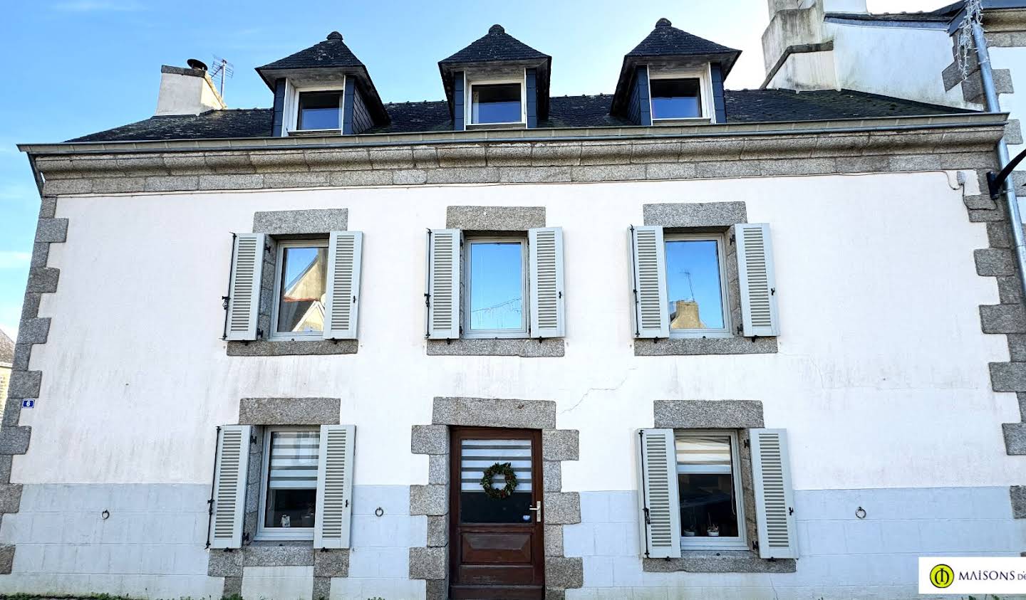 House with terrace Pont-Aven