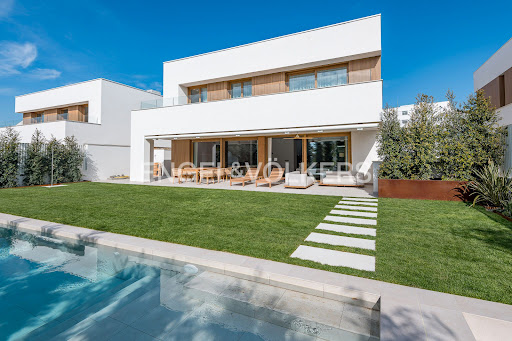 Maison avec piscine et terrasse 2