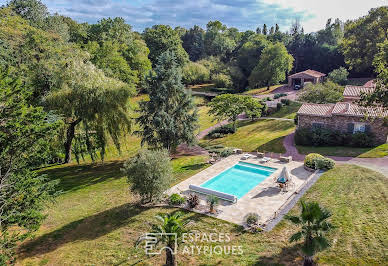 House with pool and terrace 4