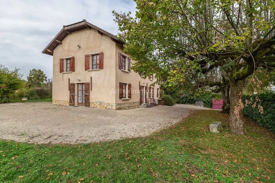 Vente maison 6 pièces 166.82 m² à Vignieu (38890), 235 000 €