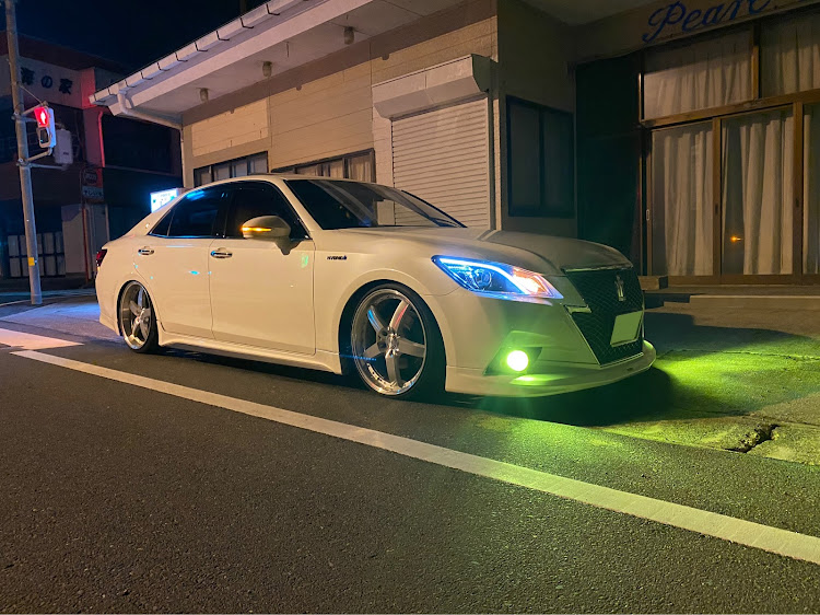 クラウンアスリートの車高調整・8月もよろしくお願いしますに関するカスタム事例の投稿画像1枚目
