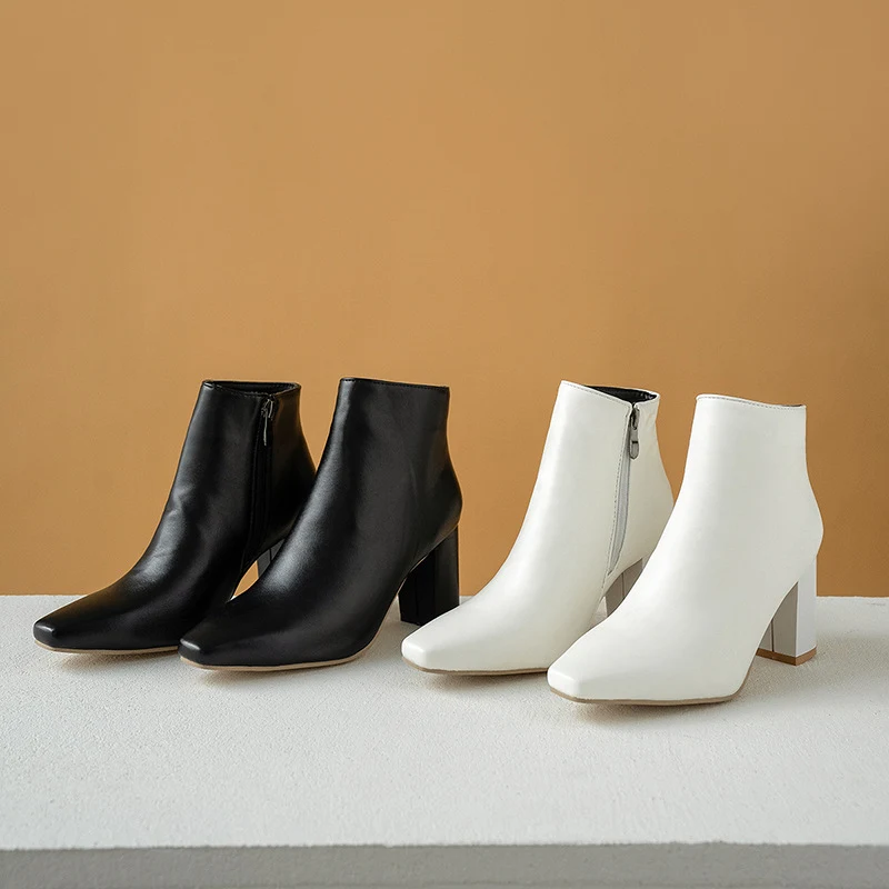 Stivali Martin con tacco alto per donna. Eleganza e comfort ad ogni passo. Design moderno e resistente per uno stile unico e duraturo. Perfetti per ogni occasione.