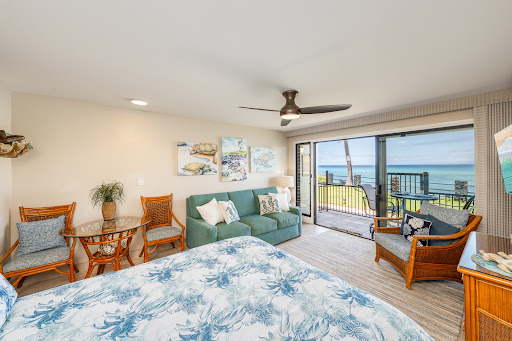 Seaside apartment with pool 2