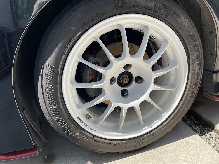 ノートの備北ハイランドサーキット・低いようで低くない丁度良い高さ・洗車・GYEON・白ホイールはいいぞに関するカスタム事例の投稿画像3枚目