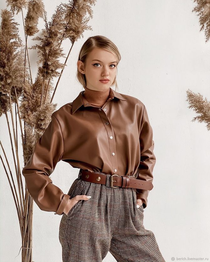 Fashionable leather clothes: stylish bows in 2022 17