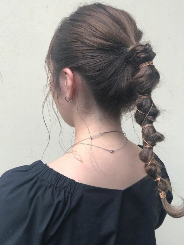 普段のポニーテールがもっと可愛くなる 大人の女性に似合う結び方はコレ Trill トリル