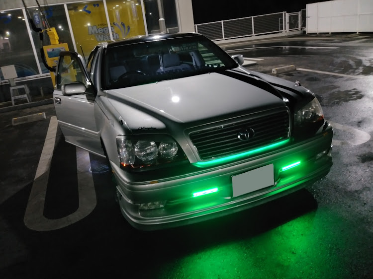 クラウンアスリートの洗車・バッテリー・車高の低さは知能の低さ・ドライブに関するカスタム事例の投稿画像1枚目
