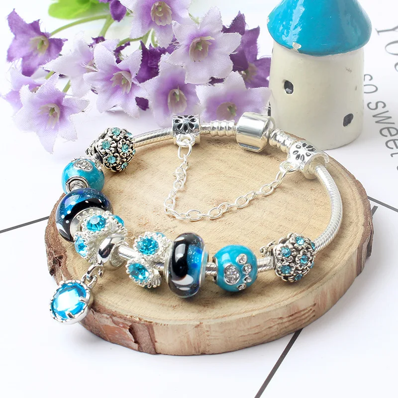 Pulseira feminina céu estrelado azul, um acessório de moda que adiciona brilho e estilo elegante ao seu visual diário.