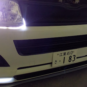 ハイエースバン TRH200V