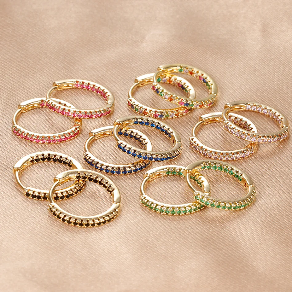 Brincos de piercing de zircônia cúbica com banho de ouro, cobre. Elegância e brilho para uso diário e eventos especiais.