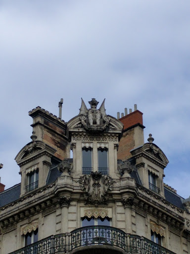 Gargouille sur la Place Victor Hugo