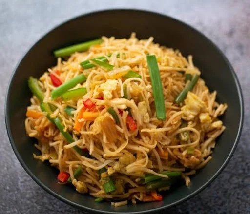 Egg Hakka Noodles