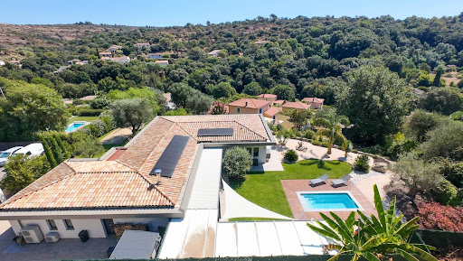 Villa avec piscine et terrasse 4