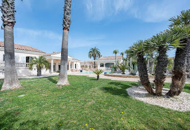 House with pool and terrace 4