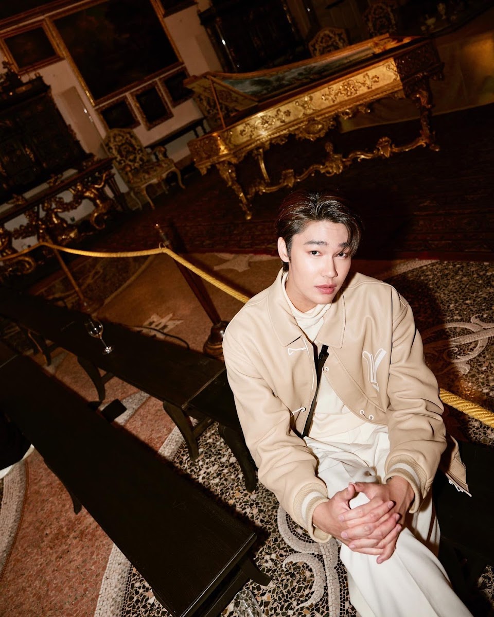 Viral Takes on X: Stray Kids' Felix wears Louis Vuitton's Ready to Wear  Suede Jacket for LV's Cruise 2024 show in Italy.  /  X