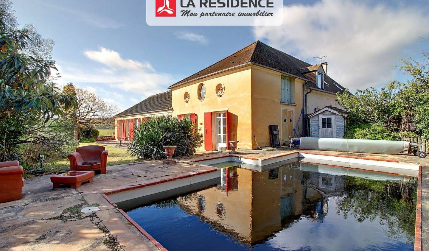 House with pool and terrace Chambourcy