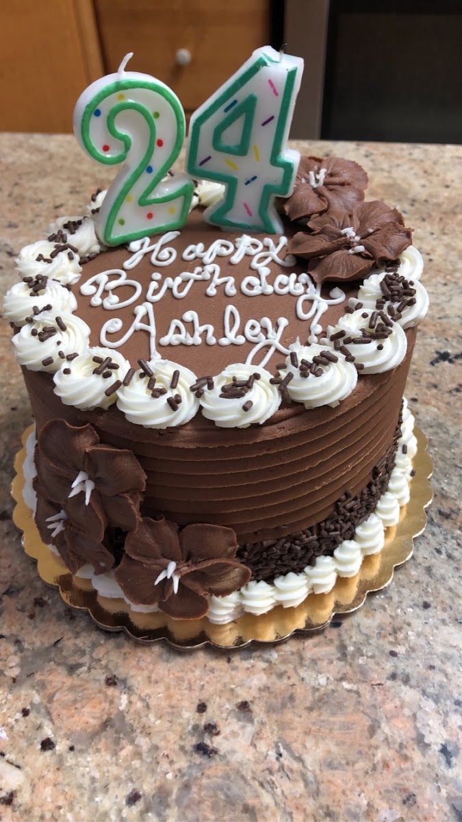 1 layer of vanilla & 1 layer chocolate, with chocolate buttercream! It came out so pretty and it tasted great!