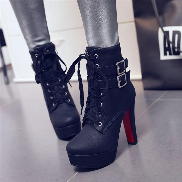Bottines femme à talons chunky ultra hauts, idéales pour un look audacieux et tendance. Confort et style pour toutes vos tenues.