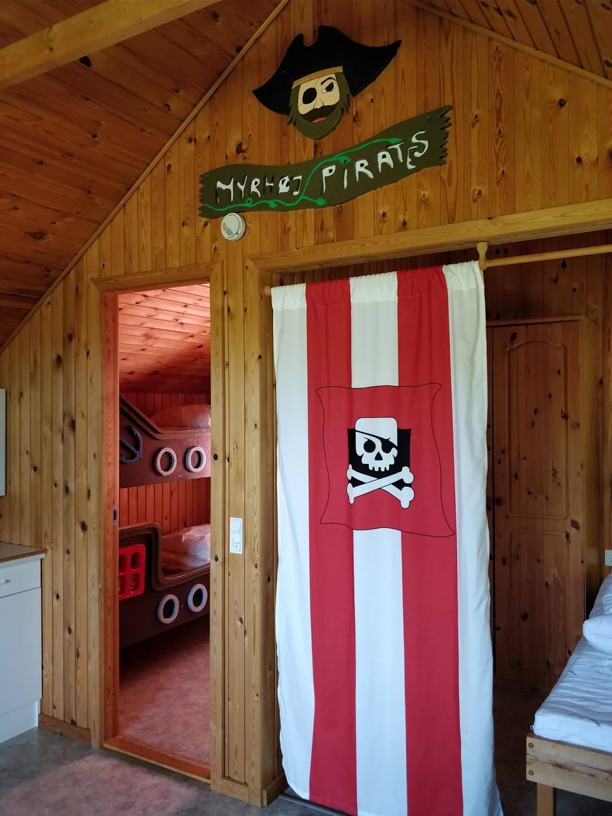 B-Myrhøj Piratenhütte mit Dusche und Toilette - 4 Personen