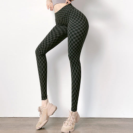 Title 1, European and American black and white plaid pea...