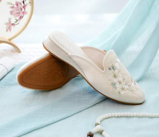 Title 35, Womens Mercerized Satin-Surface Embroidered Sl...