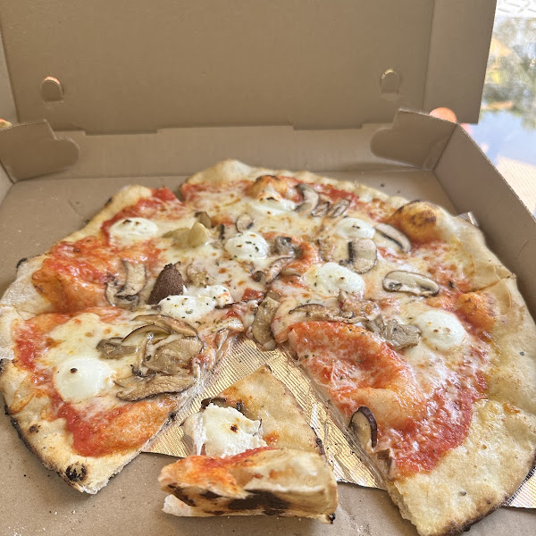 Gluten-Free Pizza in Colchester, Connecticut - 2023