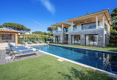 Seaside villa with pool 4