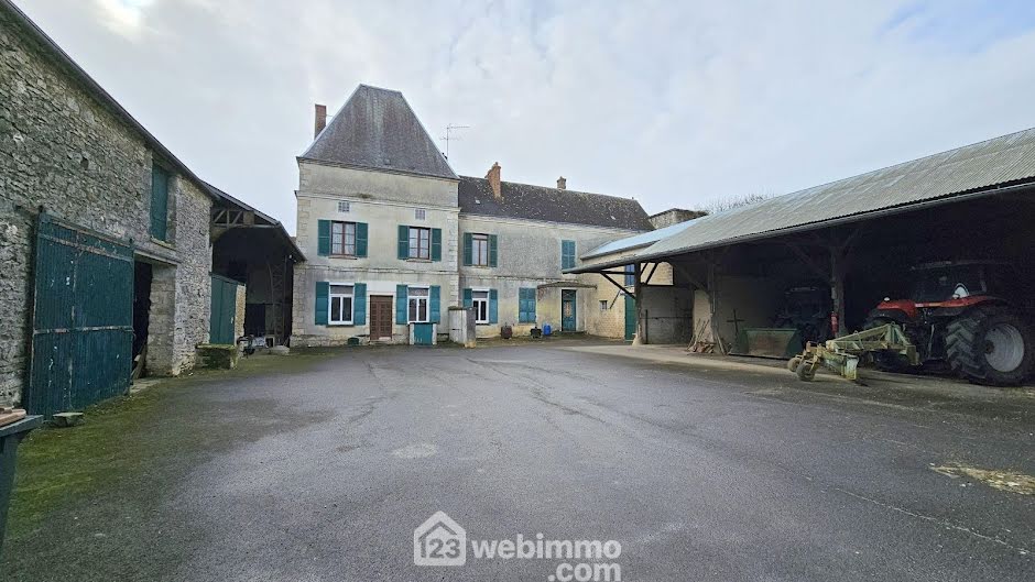 Vente maison 14 pièces 264 m² à La Chapelle-la-Reine (77760), 371 700 €