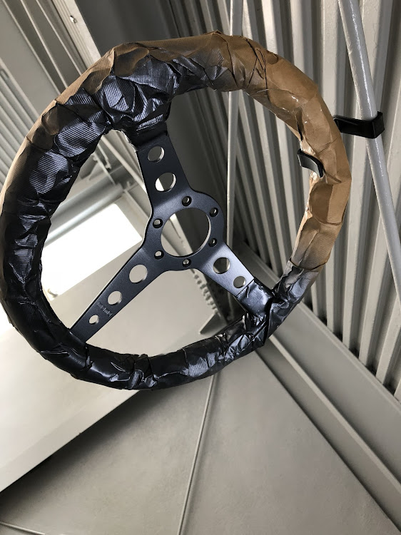 ロードスターのDIY・ステアリング塗装・気分転換・ロードスター に関するカスタム事例の投稿画像2枚目