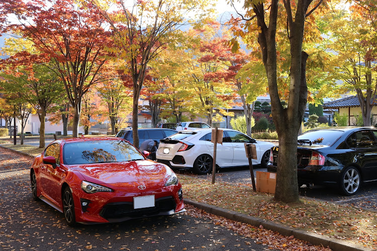 86の紅葉と愛車・ドライブ・一人撮影会に関するカスタム事例の投稿画像1枚目