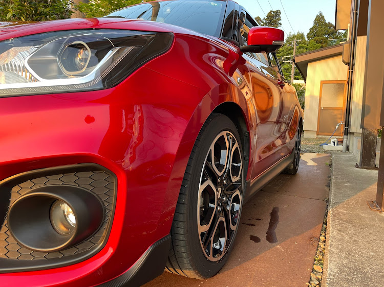 スイフトスポーツのスイフトスポーツ ZC33S・洗車day・ツルツルテカテカに関するカスタム事例の投稿画像2枚目