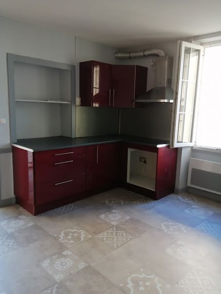 Location  maison 4 pièces 92 m² à Sarlande (24270), 550 €