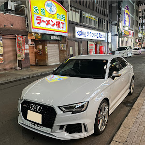 RS3 セダン