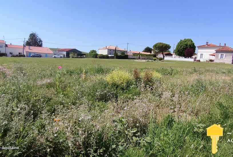  Vente Terrain à bâtir - 2 634m² à Saint-Fort-sur-Gironde (17240) 