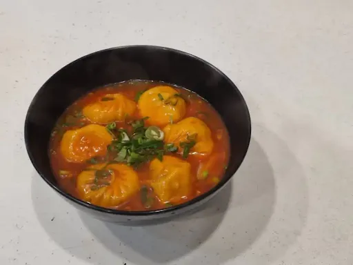 Chicken Manchurian Gravy Momos [8 Pieces]