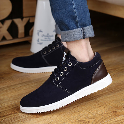 Title 3, Casual sports shoes for everyday wear. Comforta...
