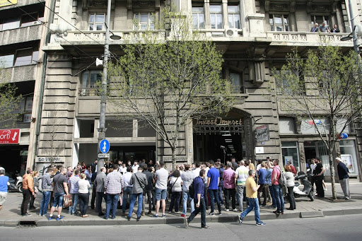 Protest udruženja Drugi krug ispred Informera (VIDEO)