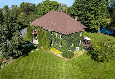 House with garden 5