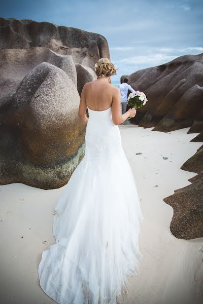 Fotografo di matrimoni Monique De Caro (moniquedecaro). Foto del 24 agosto 2016