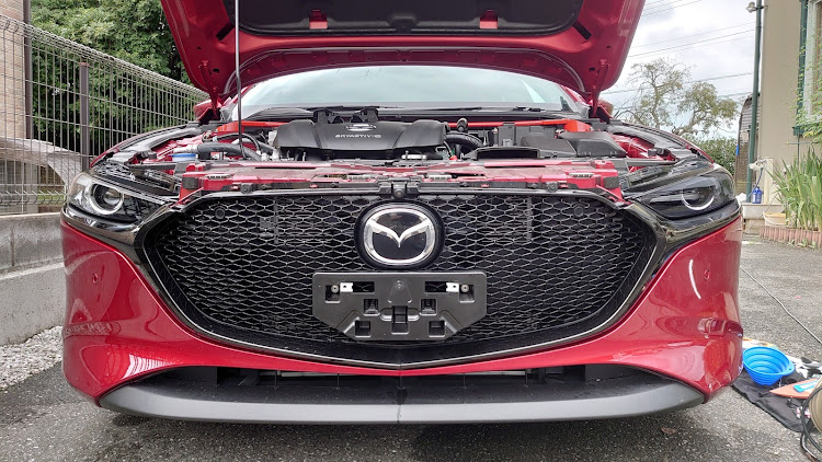 MAZDA3のフロント周りイメチェン・リハビリ・中二病・オーディオチューン・イヤガズム・エクスプロージョンに関するカスタム事例の投稿画像4枚目