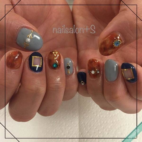 ワンランク上のオシャレを叶える くり抜きネイル 画像集 Trill トリル