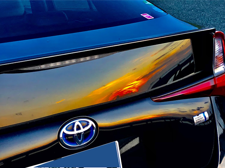 プリウスの車写活・車ずきと繋がりたい・夕空と愛車・仕事かえりに📸に関するカスタム事例の投稿画像4枚目