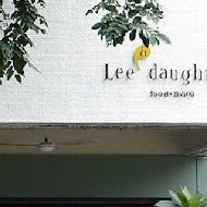 Lee & daughters 李氏商行