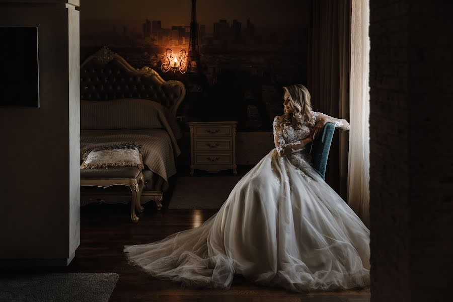 Fotógrafo de casamento Emil Isyakaev (emilisyakaev). Foto de 21 de fevereiro 2019